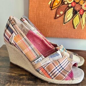Toms| Cute Summer Tan/Blue/Orange 3.5” Wedge Open Toe Espadrille Shoes Sz 8.5